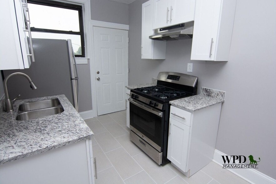 Building Photo - 1311 W 82nd St