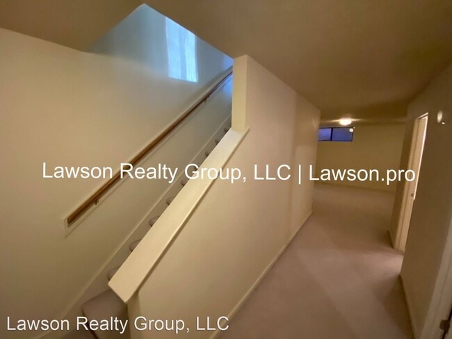 Building Photo - 2 br, 3 bath House - 2429 Avenham Ave SW #7
