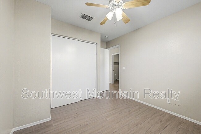 Building Photo - 2272 E Remington Pl