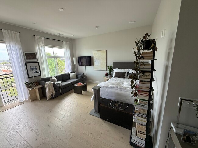 Building Photo - 1125 10th Ave N