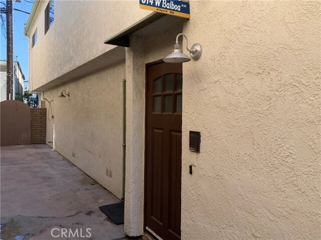 Building Photo - 814 W Balboa Blvd