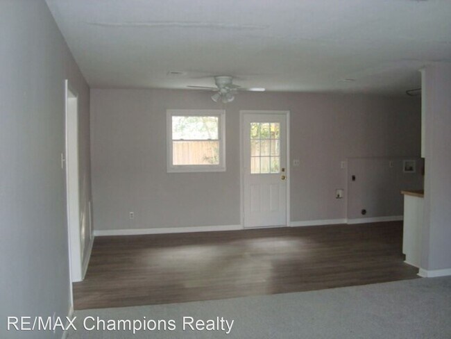 Building Photo - 3 br, 2 bath House - 2230 Airport Thruway