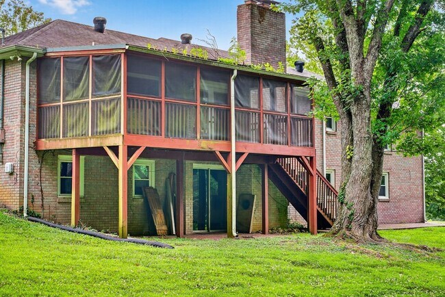 Building Photo - 121 Caldwell Dr
