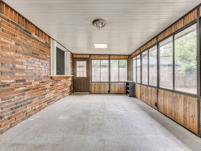 Building Photo - 1706 High Meadows Dr