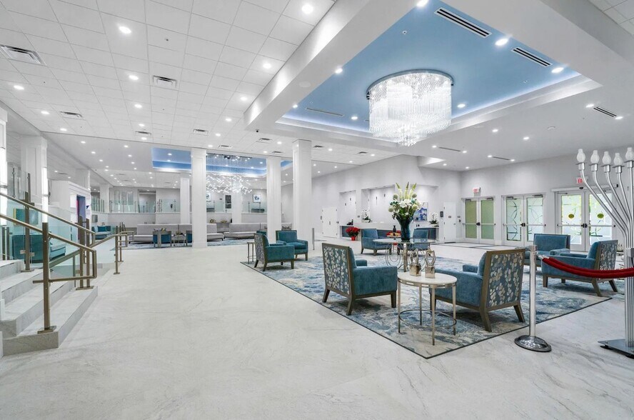 Building Photo - 6539 Royal Manor Cir