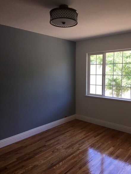 Building Photo - 2130 Valleywood Dr