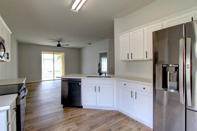 Building Photo - 5868 Duskywing Dr