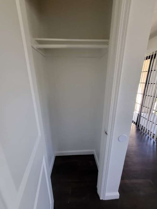 Interior Photo - 11702 York Avenue