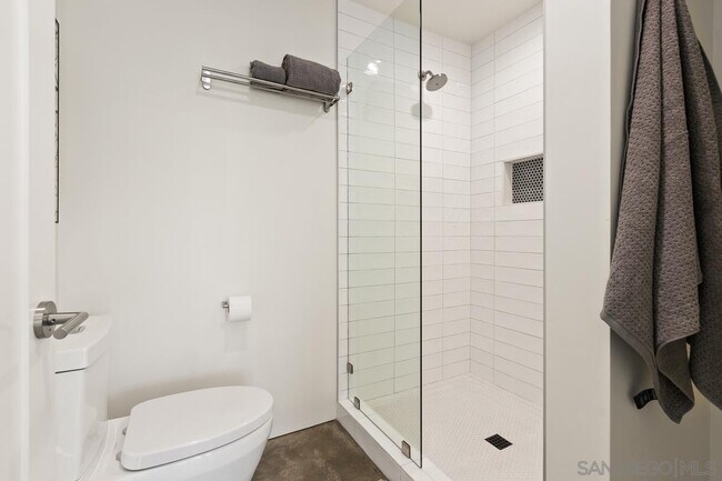 Building Photo - 857 Nolbey St