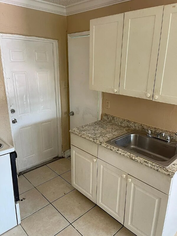 Building Photo - 5685 Flagler St