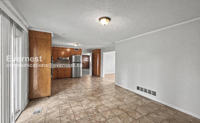 Building Photo - 400 Glen Crest Dr