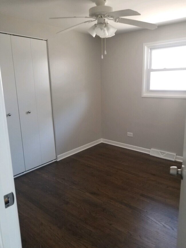 Building Photo - 11806 S Loomis St