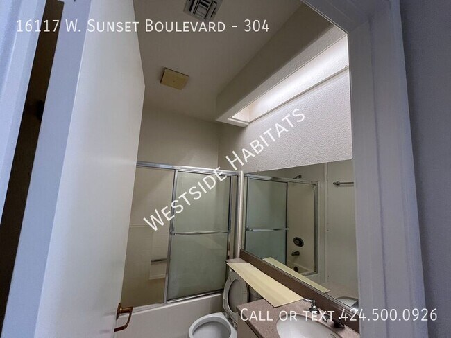 Building Photo - 16117 W Sunset Blvd