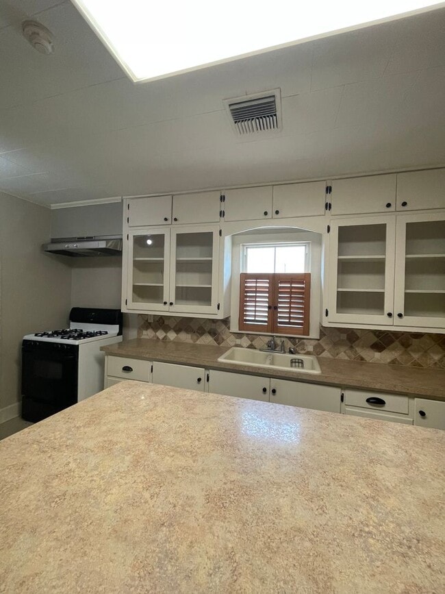 Building Photo - 2 bedroom 2 bath home, MOVE IN SPECIAL!!!