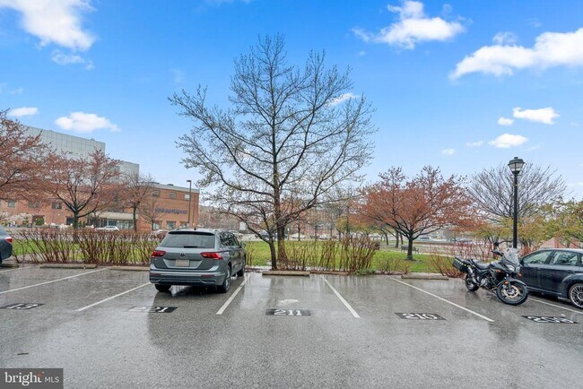 Building Photo - 1120 S Kenwood Ave