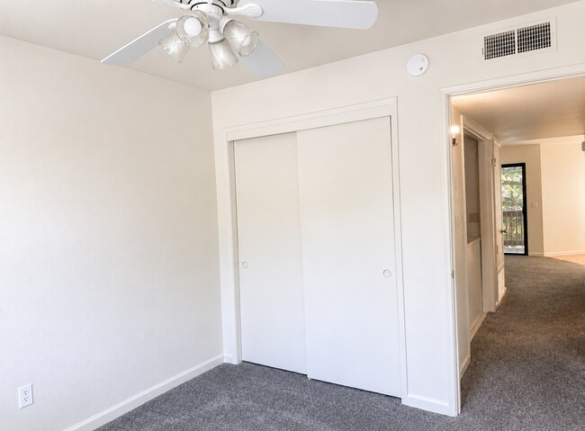 Building Photo - 2701 Harvest Ln