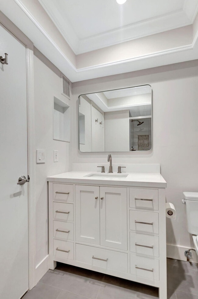 Building Photo - 438 Brackenwood Ln S