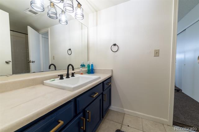Building Photo - 974 S Zeno Way