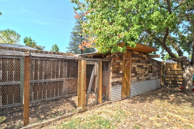 Building Photo - 2311 Perri Pl