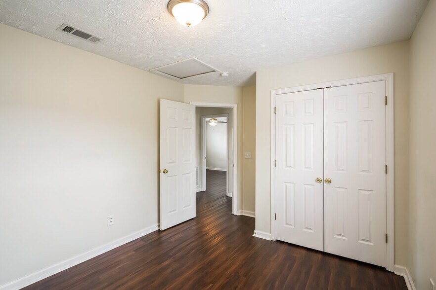 Building Photo - 305 Indian Park Dr