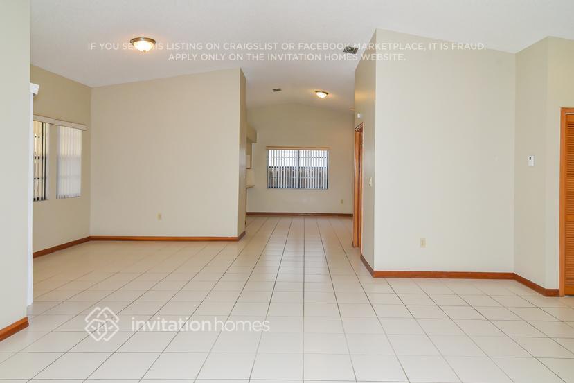 Building Photo - 15030 SW 43rd Terrace