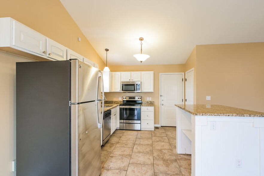 Building Photo - 2032 Belmont Dr