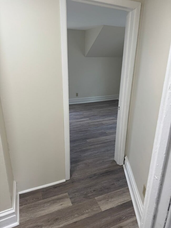 Building Photo - 3 bedroom, 1 bath, 2 story single family house