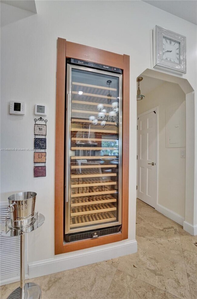 Building Photo - 1247 Seminole Dr