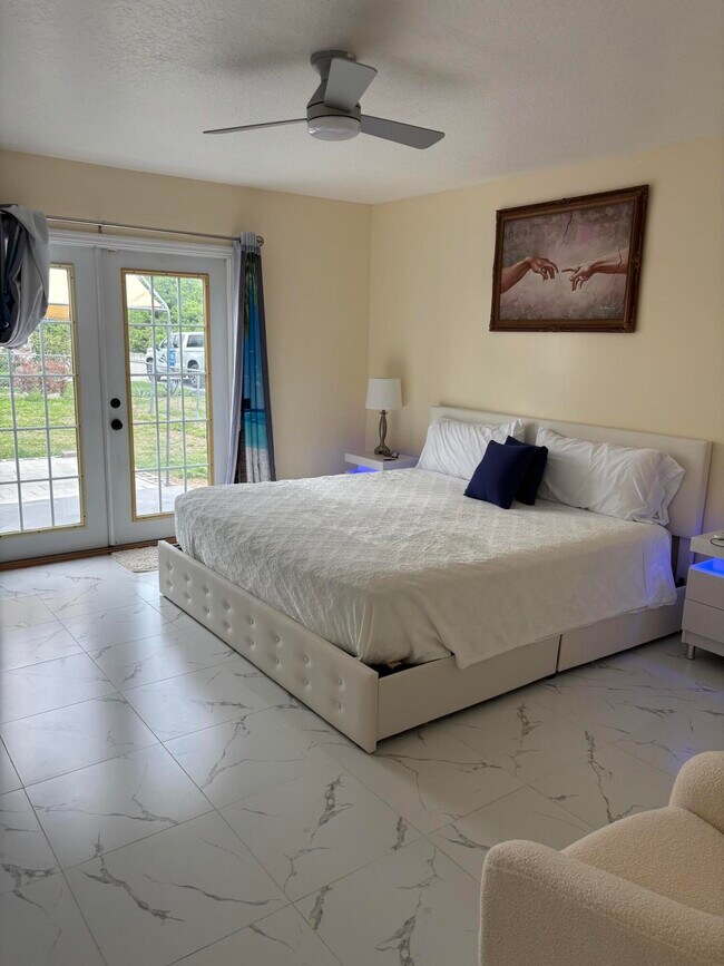 Building Photo - 5359 SE Dell St