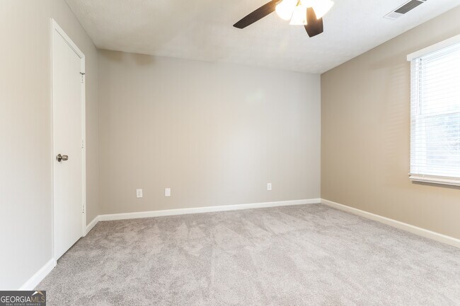 Building Photo - 245 Christy Ln