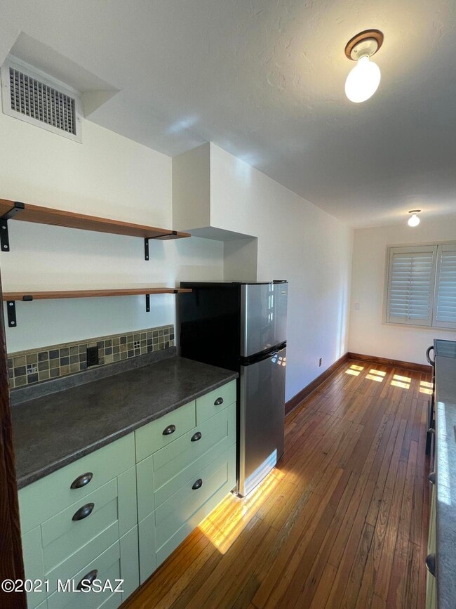 Building Photo - 1041 E Grant Rd