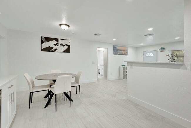 Building Photo - 3837 NE Melba Dr