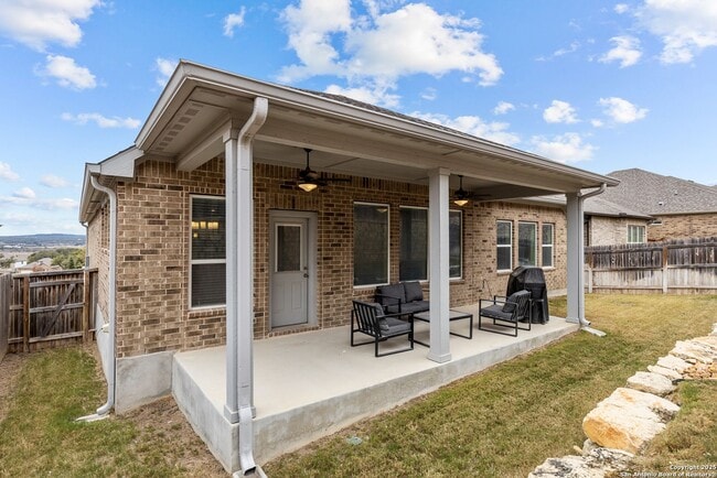 Building Photo - 1318 Tabuenfeld - Excellent, Clean Home, N...