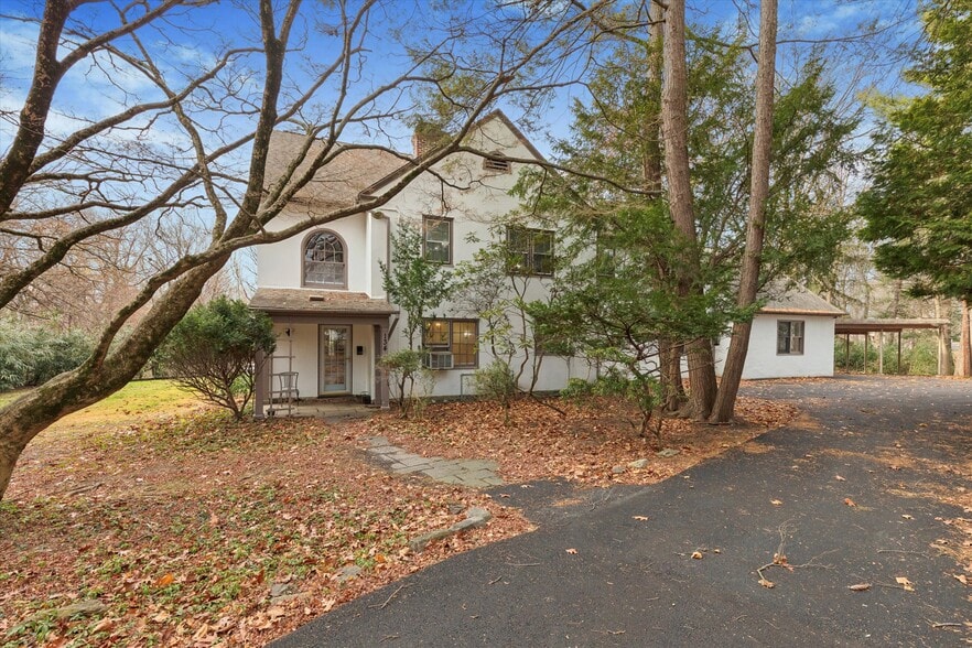 Primary Photo - 134 Yew Rd