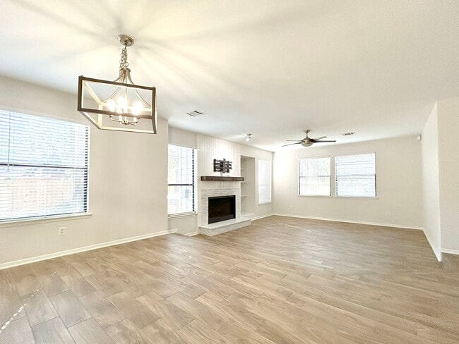 Building Photo - 3 N Mossrock Rd