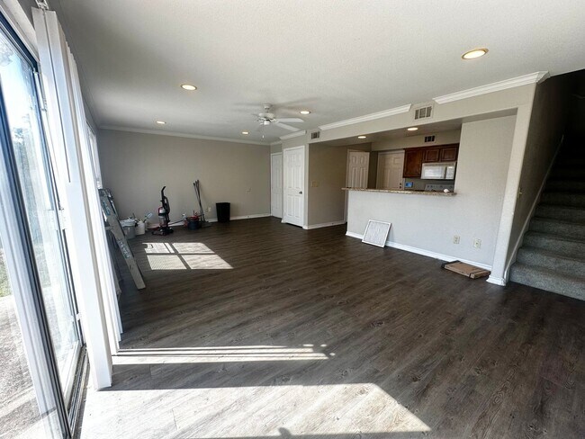 Building Photo - 2527 Pascal Ct