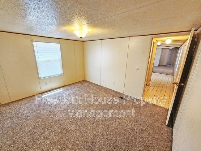 Building Photo - 3851 W Donner St