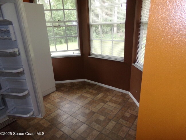 Building Photo - 310 Seahorse Cir SE