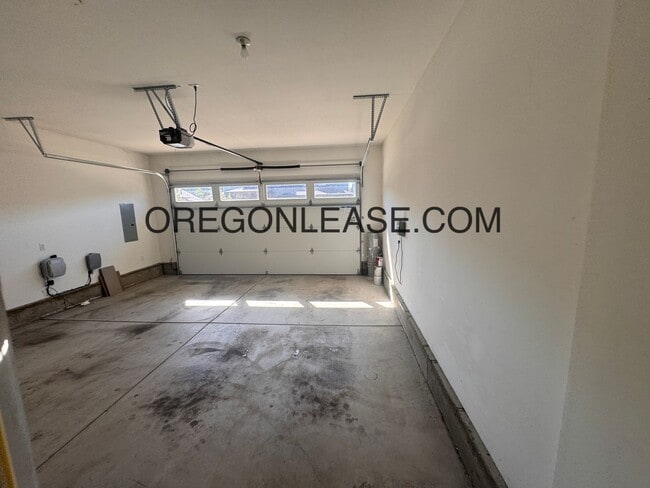 Building Photo - 3 Bedrooms | 2 Bathrooms | 1,800 Sq. Ft. |...
