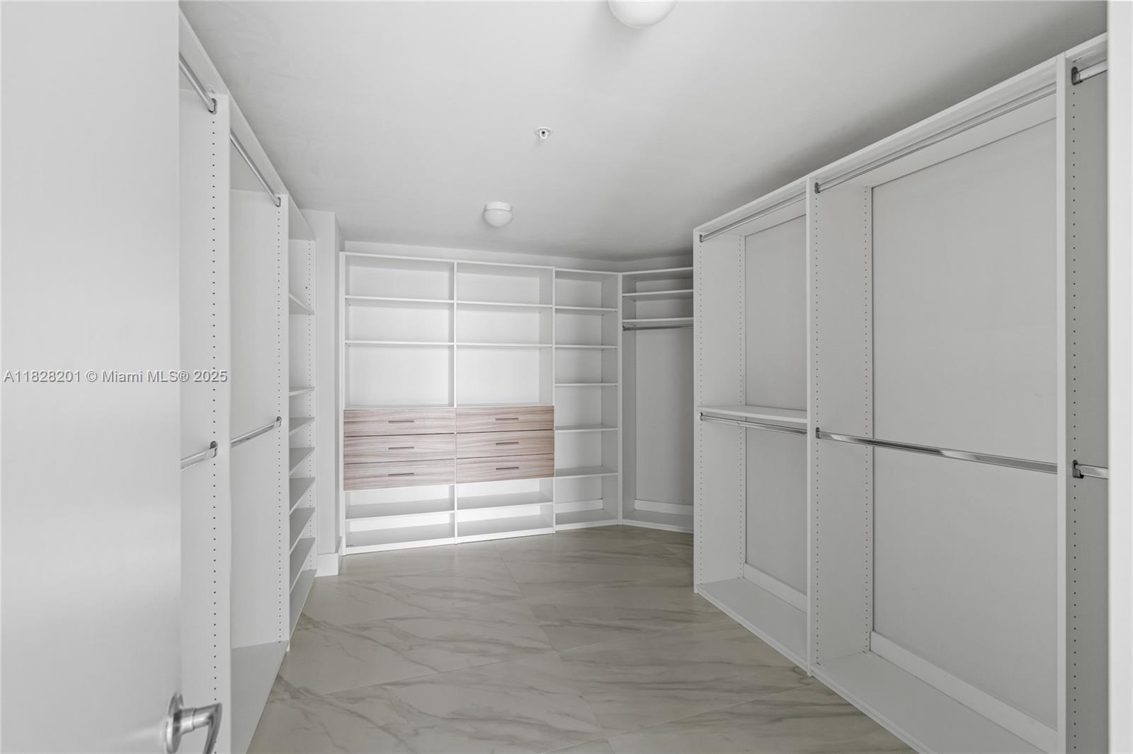 Building Photo - 17111 Biscayne Blvd