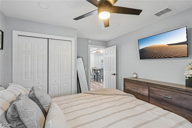 Building Photo - 92 Oak St