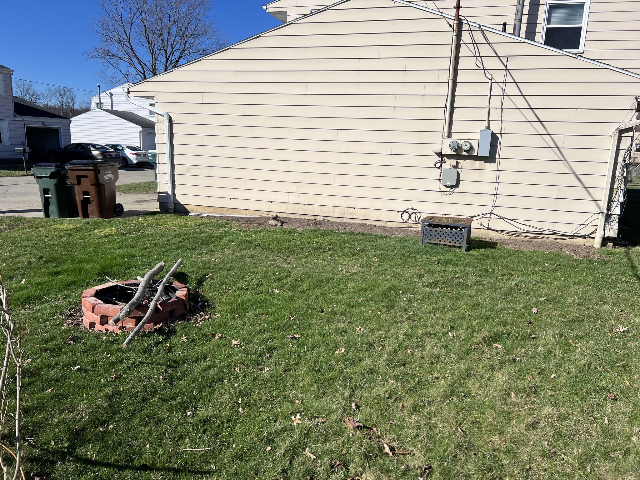 Side yard with Fire Pit - 42946 Emerald Dr