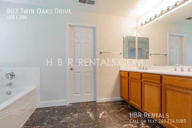 Building Photo - 803 Twin Oaks Dr
