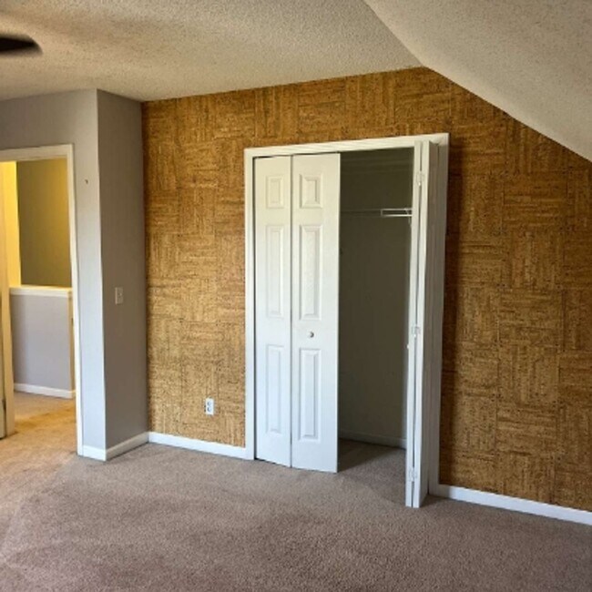 Building Photo - Welcome To Edgefield