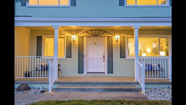 Building Photo - Stunning 4BR Pleasant Hill Home on Cul-de-...