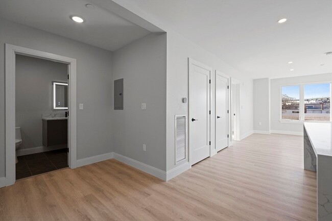 Building Photo - 25 2nd St