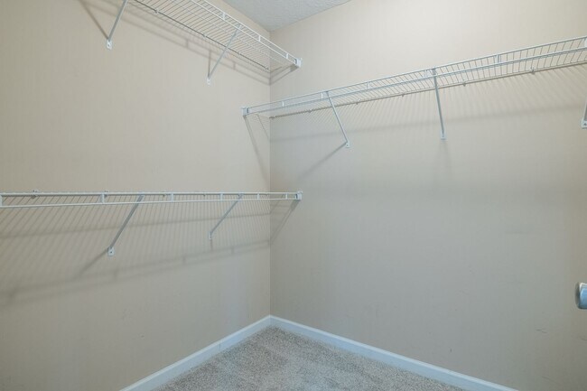 Building Photo - Updated 3 Bedroom Ranch