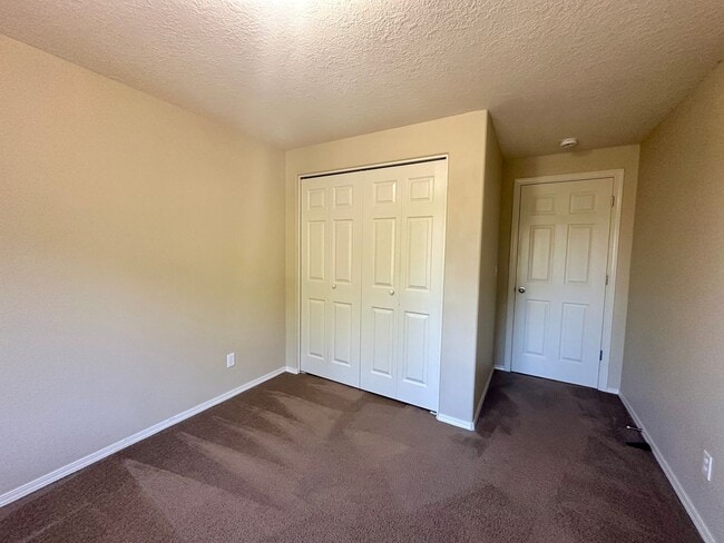 Building Photo - Three Bedroom Home in South Salem with a View