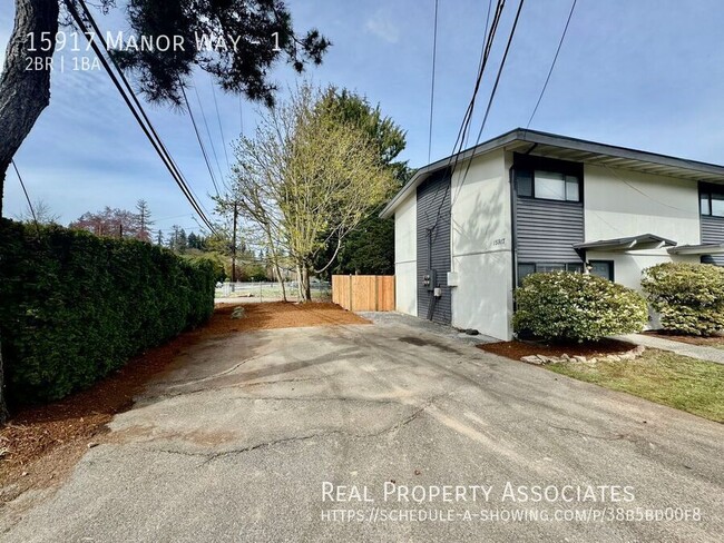 Building Photo - 15917 Manor Way