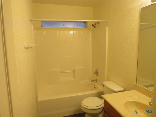 Building Photo - 1602 Dugger Cir
